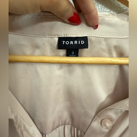 Torrid Madison Crepe De Chine Button-Front Long Sleeve Shirt - Picture 3 of 9